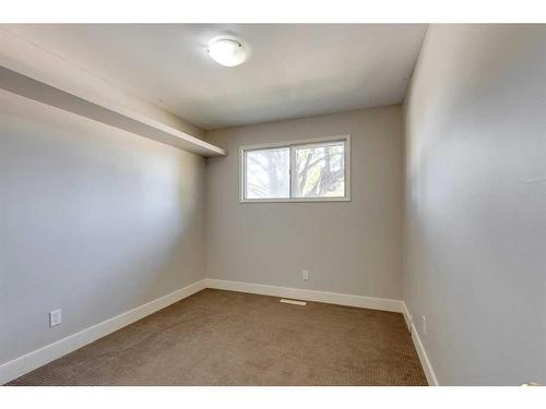 328 Wascana Road Se, Calgary, AB - Indoor Photo Showing Other Room