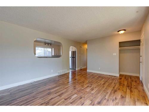 328 Wascana Road Se, Calgary, AB - Indoor Photo Showing Other Room