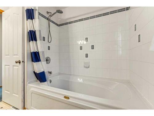 195 Erin Park Drive Se, Calgary, AB - Indoor Photo Showing Bathroom