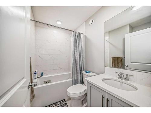 624 Savanna Boulevard Ne, Calgary, AB - Indoor Photo Showing Bathroom