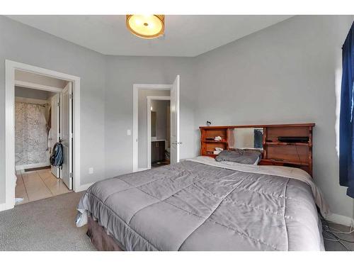 2723 15 Avenue, Calgary, AB - Indoor Photo Showing Bedroom