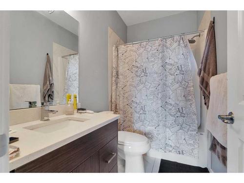 2723 15 Avenue, Calgary, AB - Indoor Photo Showing Bathroom