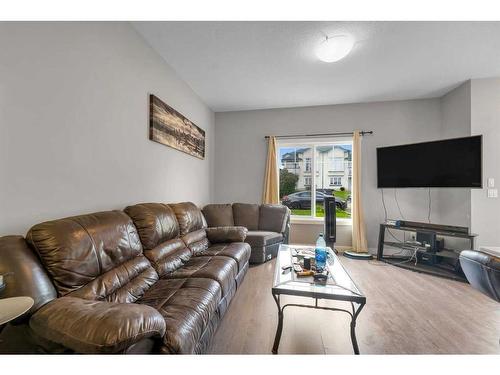 2723 15 Avenue, Calgary, AB - Indoor Photo Showing Living Room