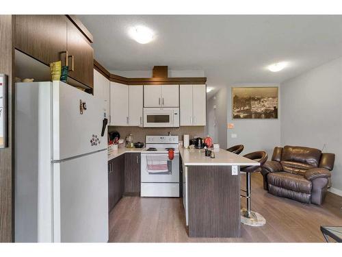 2723 15 Avenue, Calgary, AB - Indoor Photo Showing Kitchen