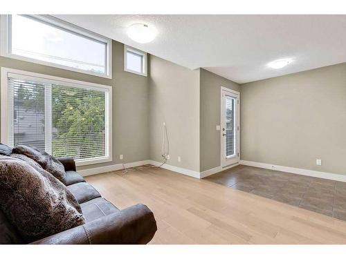 212-1905 27 Avenue Sw, Calgary, AB - Indoor Photo Showing Other Room