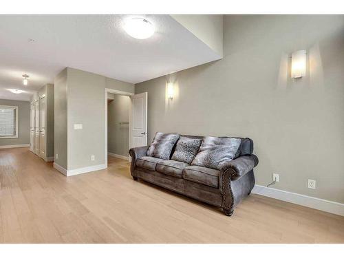 212-1905 27 Avenue Sw, Calgary, AB - Indoor