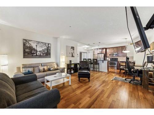 104-41 6A Street Ne, Calgary, AB - Indoor Photo Showing Living Room