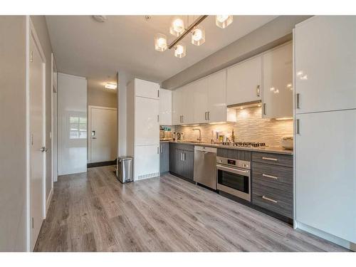 308-515 4 Avenue Ne, Calgary, AB - Indoor Photo Showing Kitchen With Upgraded Kitchen