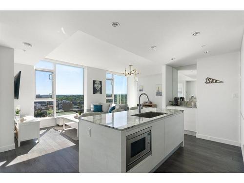 #1708-310 12 Avenue Sw, Calgary, AB - Indoor Photo Showing Kitchen With Upgraded Kitchen