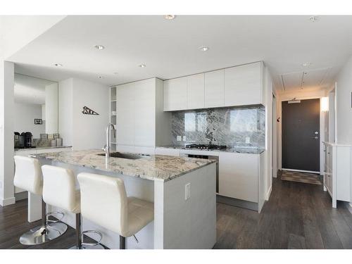 #1708-310 12 Avenue Sw, Calgary, AB - Indoor Photo Showing Kitchen With Upgraded Kitchen