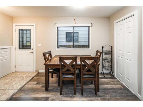 68 Woodglen Close Sw, Calgary, AB - Indoor Photo Showing Dining Room