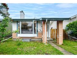 68 Woodglen Close SW Calgary, AB T2W 4N1