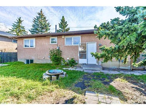 939 Pinecliff Drive Ne, Calgary, AB - Outdoor