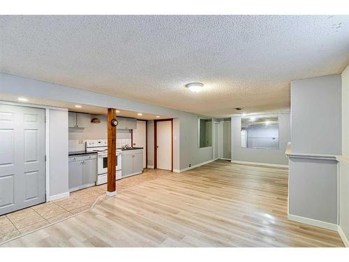 939 Pinecliff Drive Ne, Calgary, AB - Indoor