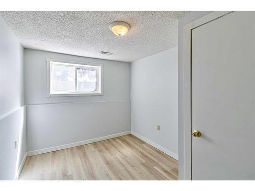 939 Pinecliff Drive Ne, Calgary, AB - Indoor Photo Showing Other Room