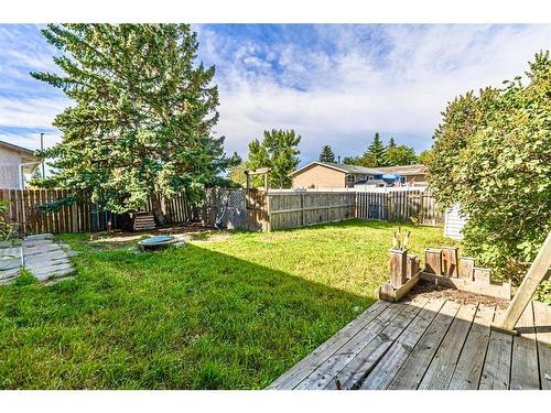 939 Pinecliff Drive Ne, Calgary, AB - Outdoor With Deck Patio Veranda With Backyard