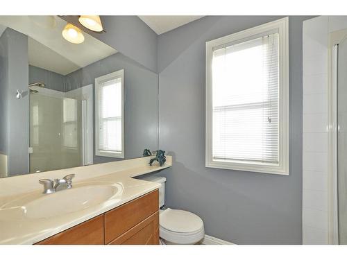 226 Evansmeade Close Nw, Calgary, AB - Indoor Photo Showing Bathroom