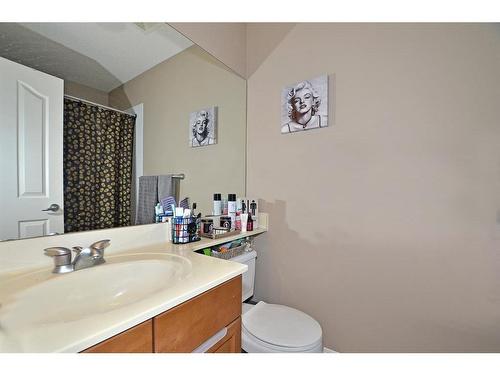 226 Evansmeade Close Nw, Calgary, AB - Indoor Photo Showing Bathroom