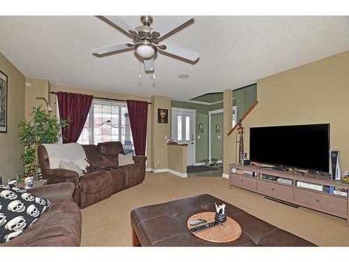 226 Evansmeade Close Nw, Calgary, AB - Indoor Photo Showing Living Room