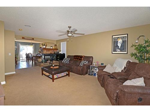 226 Evansmeade Close Nw, Calgary, AB - Indoor Photo Showing Living Room