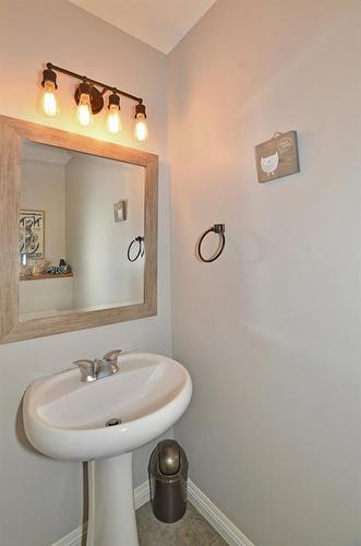 226 Evansmeade Close Nw, Calgary, AB - Indoor Photo Showing Bathroom