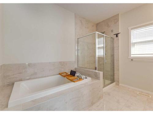 294 Walgrove Boulevard Se, Calgary, AB - Indoor Photo Showing Bathroom