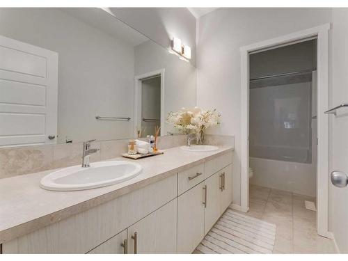 294 Walgrove Boulevard Se, Calgary, AB - Indoor Photo Showing Bathroom