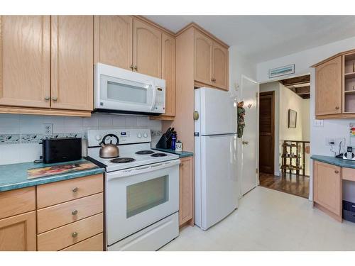 243 Silver Brook Way Nw, Calgary, AB - Indoor Photo Showing Kitchen