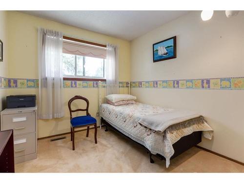 243 Silver Brook Way Nw, Calgary, AB - Indoor Photo Showing Bedroom