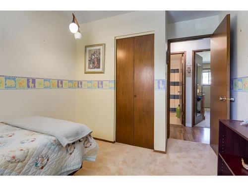 243 Silver Brook Way Nw, Calgary, AB - Indoor Photo Showing Bedroom