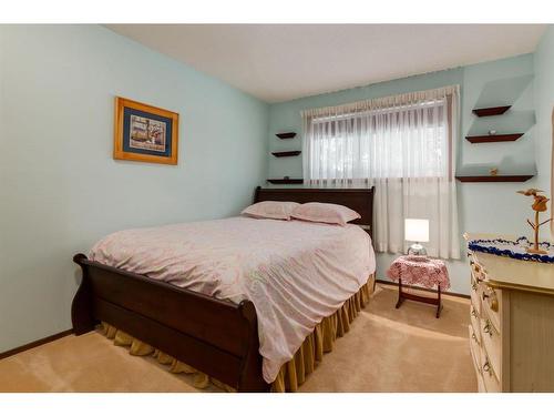 243 Silver Brook Way Nw, Calgary, AB - Indoor Photo Showing Bedroom