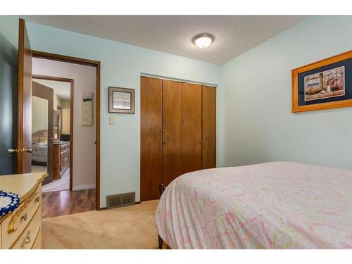 243 Silver Brook Way Nw, Calgary, AB - Indoor Photo Showing Bedroom