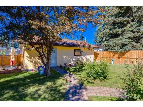 243 Silver Brook Way Nw, Calgary, AB - Outdoor