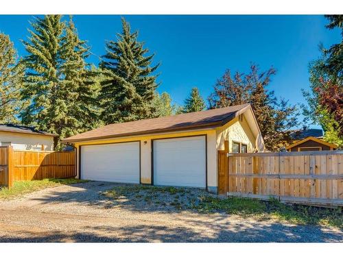 243 Silver Brook Way Nw, Calgary, AB - Outdoor