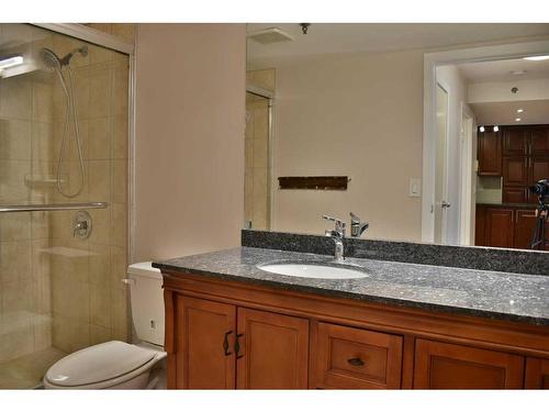 703-128 2 Avenue Se, Calgary, AB - Indoor Photo Showing Bathroom