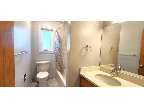 1024 Santana Road Nw, Calgary, AB - Indoor Photo Showing Bathroom