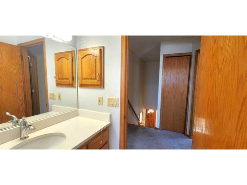 1024 Santana Road Nw, Calgary, AB - Indoor Photo Showing Bathroom