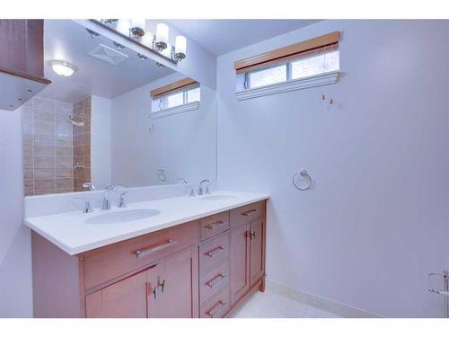 1024 Santana Road Nw, Calgary, AB - Indoor Photo Showing Bathroom