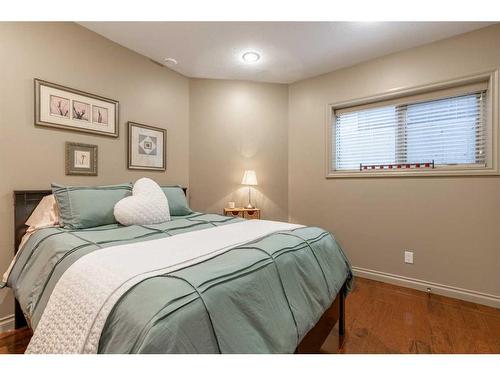 4623 62 Avenue, Taber, AB - Indoor Photo Showing Bedroom