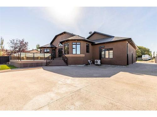 4623 62 Avenue, Taber, AB - Outdoor