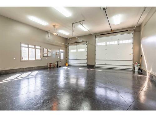 4623 62 Avenue, Taber, AB - Indoor Photo Showing Garage