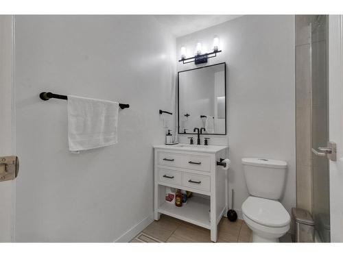 23-2519 38 Street Ne, Calgary, AB - Indoor Photo Showing Bathroom