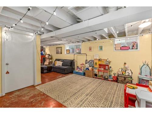 58 27 Avenue Sw, Calgary, AB - Indoor Photo Showing Basement