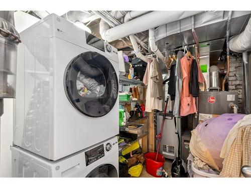 58 27 Avenue Sw, Calgary, AB - Indoor Photo Showing Laundry Room