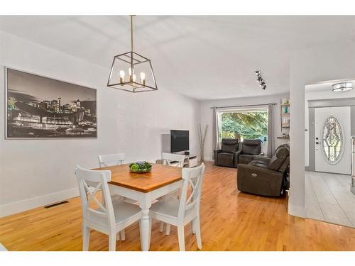 58 27 Avenue Sw, Calgary, AB - Indoor Photo Showing Dining Room