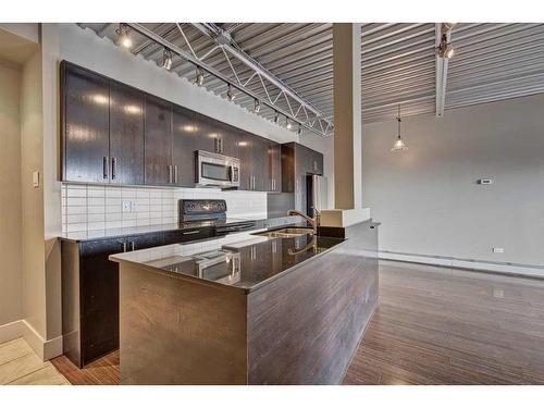 802-1022 16 Avenue Nw, Calgary, AB - Indoor Photo Showing Kitchen