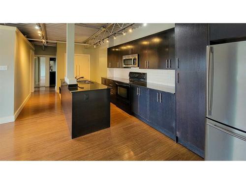 802-1022 16 Avenue Nw, Calgary, AB - Indoor Photo Showing Kitchen