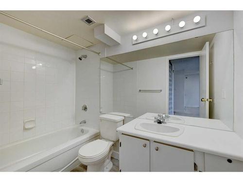 2206-221 6 Avenue Se, Calgary, AB - Indoor Photo Showing Bathroom