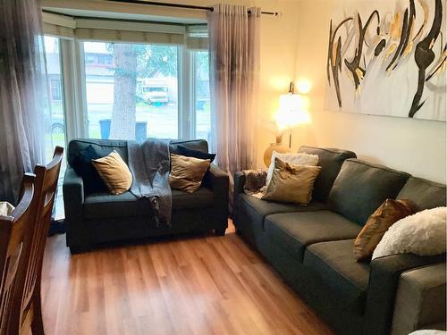 224 Whitefield Drive Ne, Calgary, AB - Indoor Photo Showing Living Room