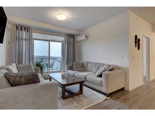 409-6603 New Brighton Avenue Se, Calgary, AB - Indoor Photo Showing Living Room